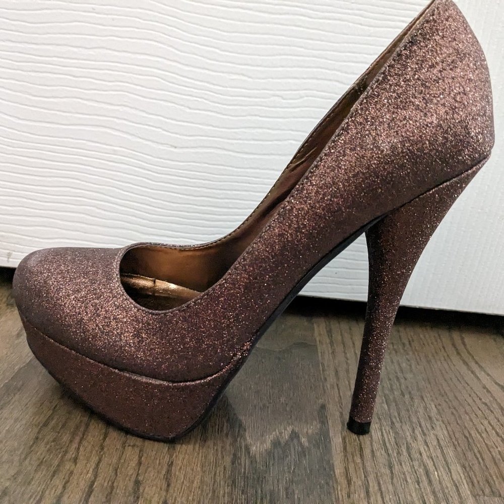 Brand New size 7 Bronze heels